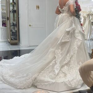 Elegant White Lace Wedding Dress